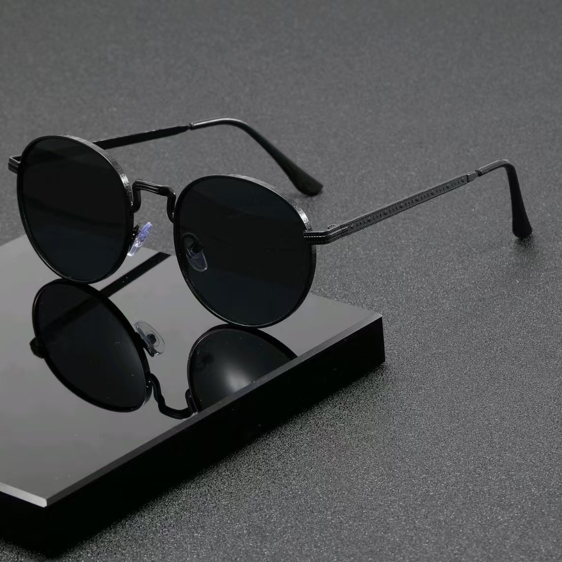 Vintage Tech Accessories - Fashion Classic Round Sunglasses Men Women