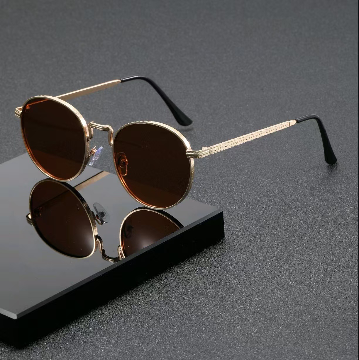 Fashion Classic Round Sunglass - Vintage Tech Accessories 评论和价格