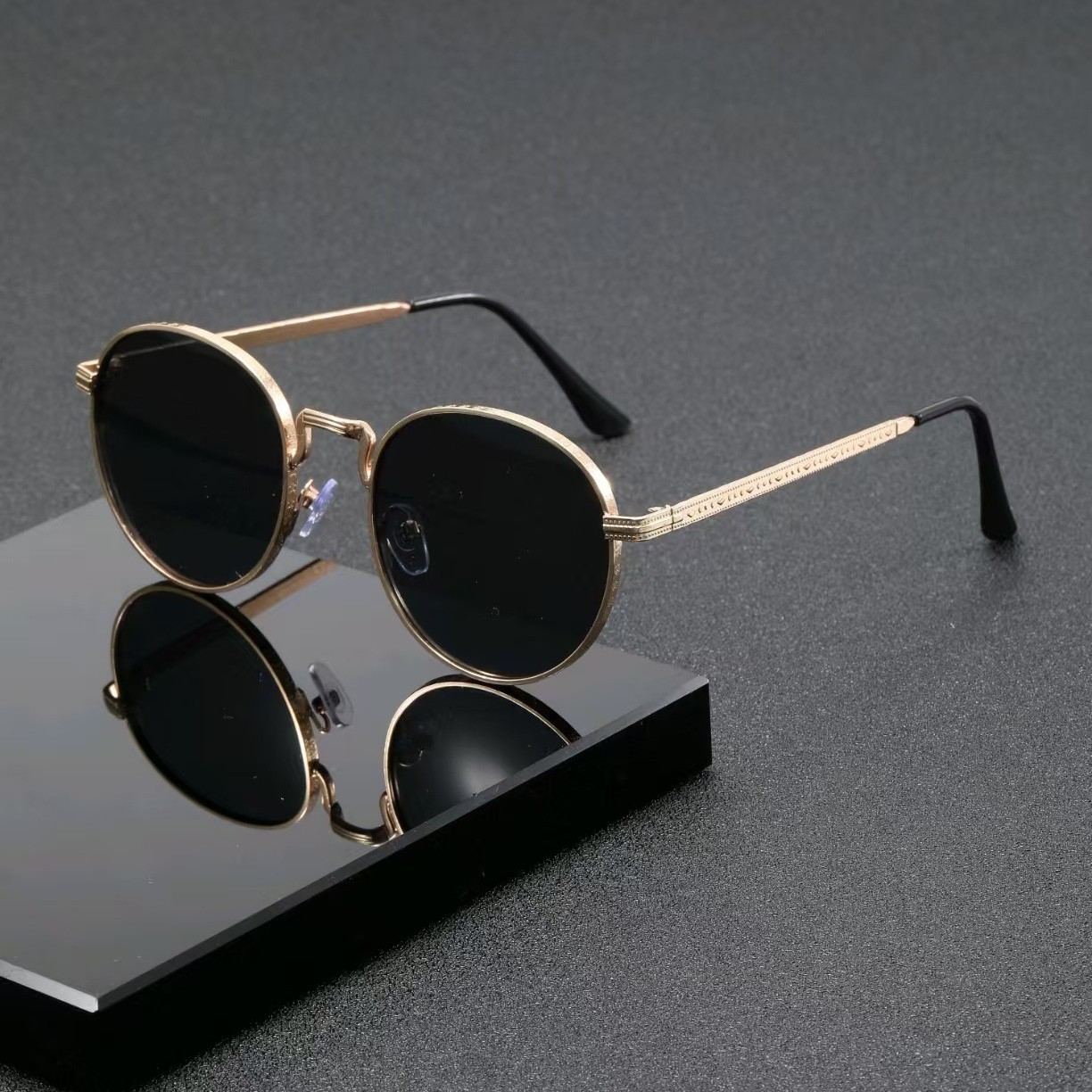 Fashion Classic Round Sunglass - Vintage Tech Accessories 评论和价格